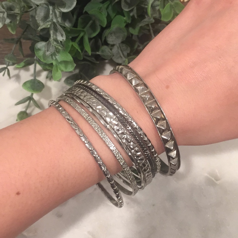 🛍 4 for $8 jewelry bundle deal: Silver bangles